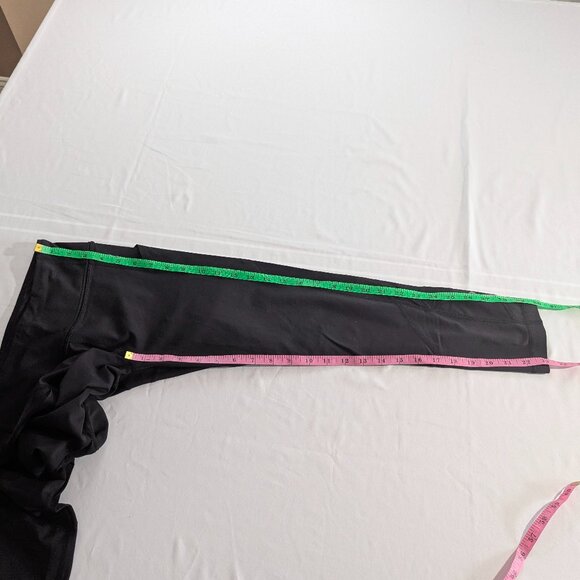 Lululemon Size 6 Black Wunder Under Cropped Leggings With Side and Back Pockets - Picture 15 of 16